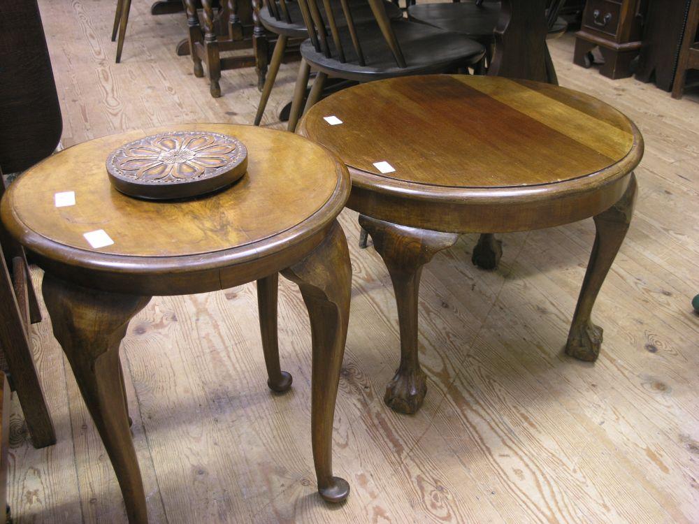 Appraisal: A mahogany circular coffee table on cabriole legs with claw