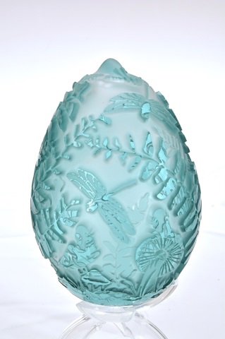 Appraisal: Pilgrim Cameo Glass Egg All Together with Stan Pilgrim Cameo