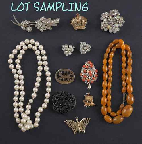 Appraisal: Costume jewelry to include rhinestone pieces beaded necklaces brooches earrings