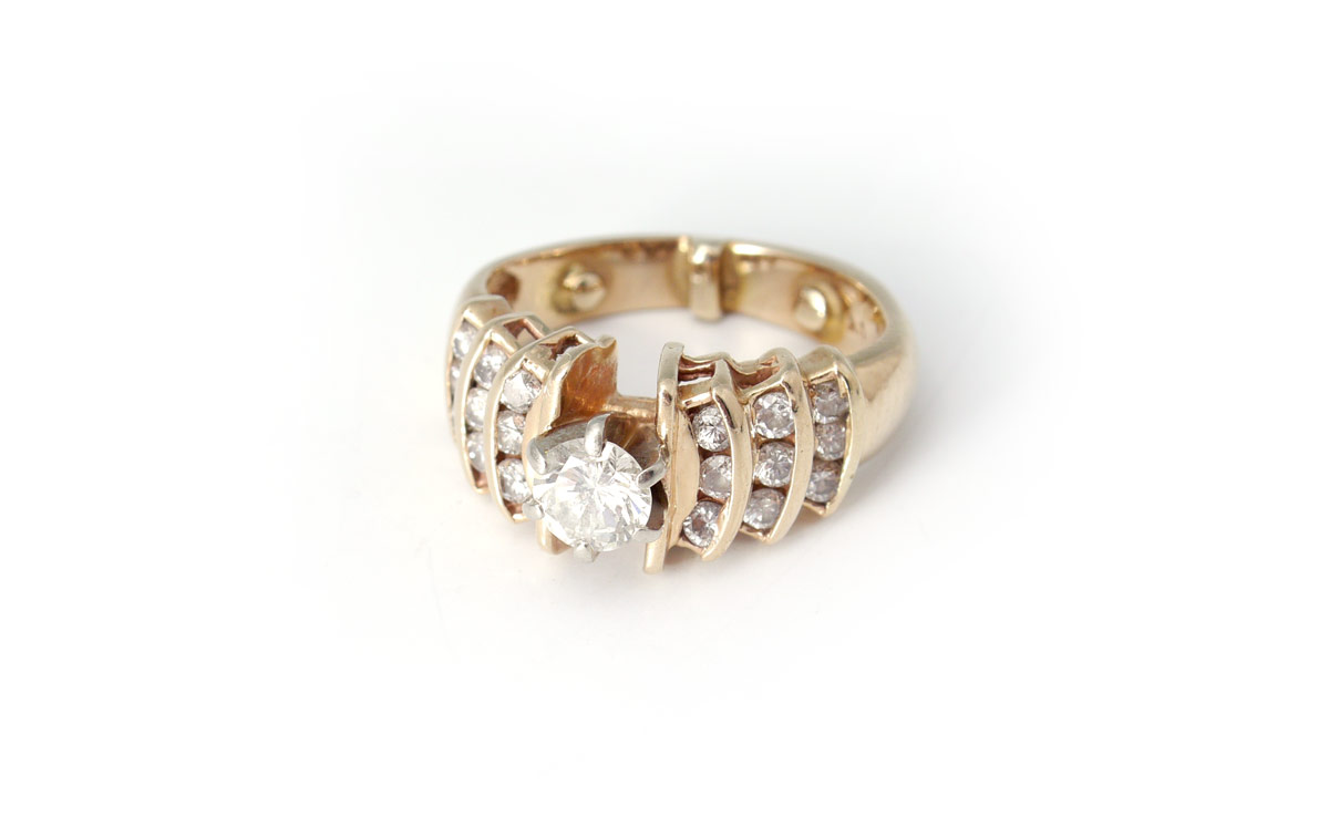 Appraisal: O CTW DIAMOND RING K yellow gold ring centers one