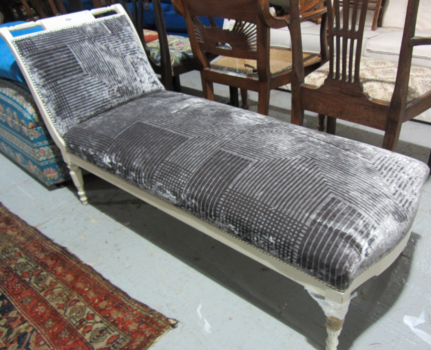 Appraisal: A white painted chaise longue with grey upholstery