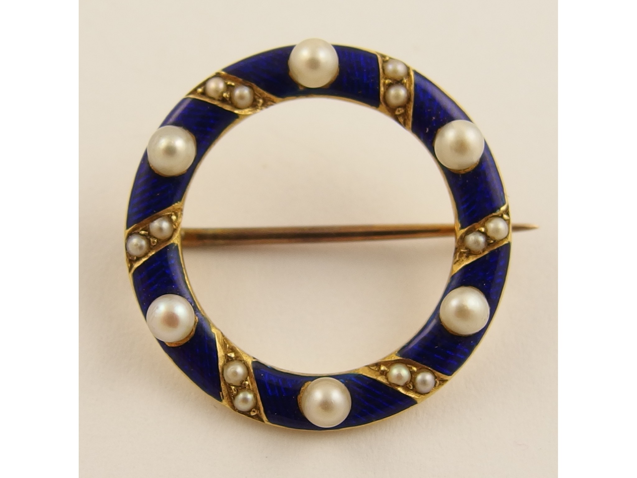 Appraisal: An ct Victorian ring brooch enamelled in blue and set