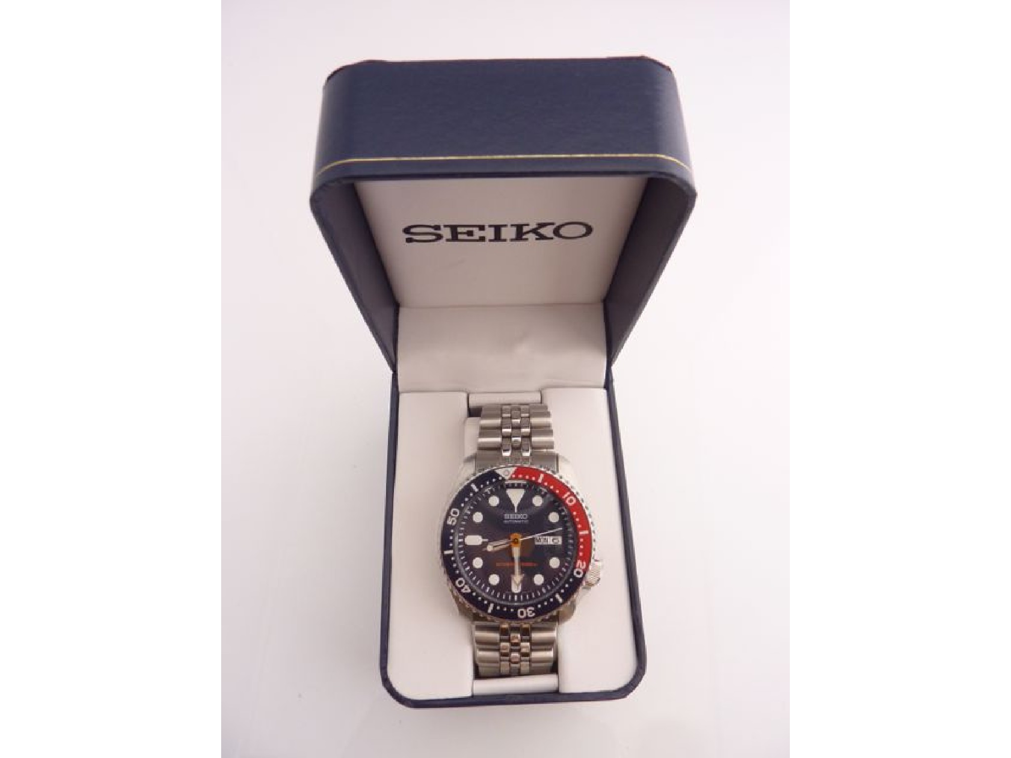 Appraisal: A gentleman's stainless steel wristwatch Seiko Automatic Divers the blue