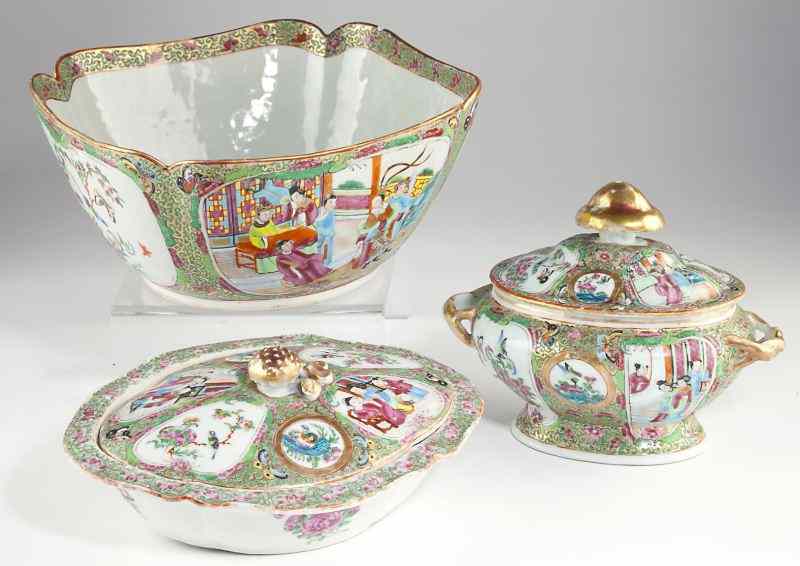 Appraisal: Three Pieces of Chinese Export Porcelainlate th century the first