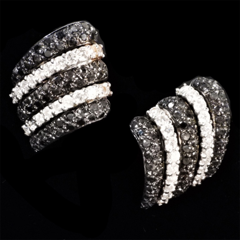 Appraisal: PR K GOLD WHITE BLACK DIAMOND EARRINGS Fan style K