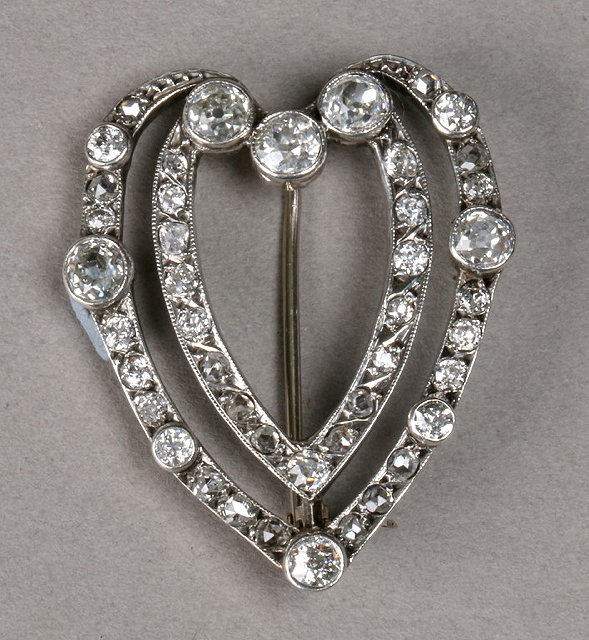 Appraisal: AN EDWARDIAN DIAMOND HEART SHAPED BROOCH two open frames one