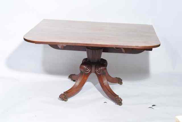 Appraisal: A WILLIAM IV MAHOGANY DROP LEAF DINING TABLE with frieze