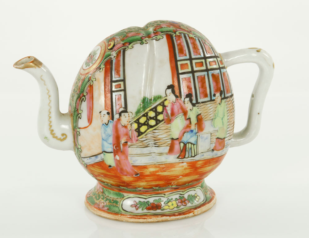 Appraisal: - Chinese Teapot Teapot rose medallion China h x dia