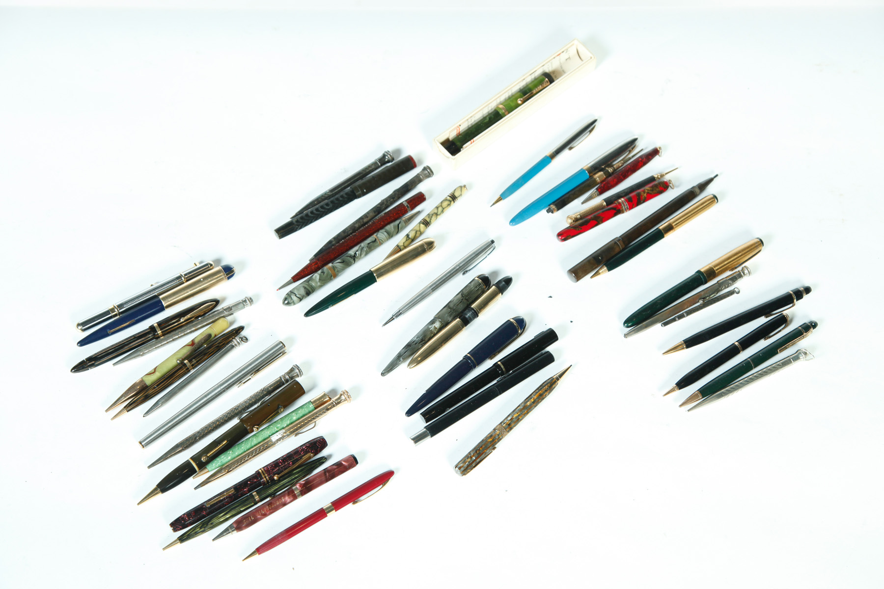 Appraisal: GROUP OF FOUNTAIN PENS AND MECHANICAL PENCILS American nd quarter-