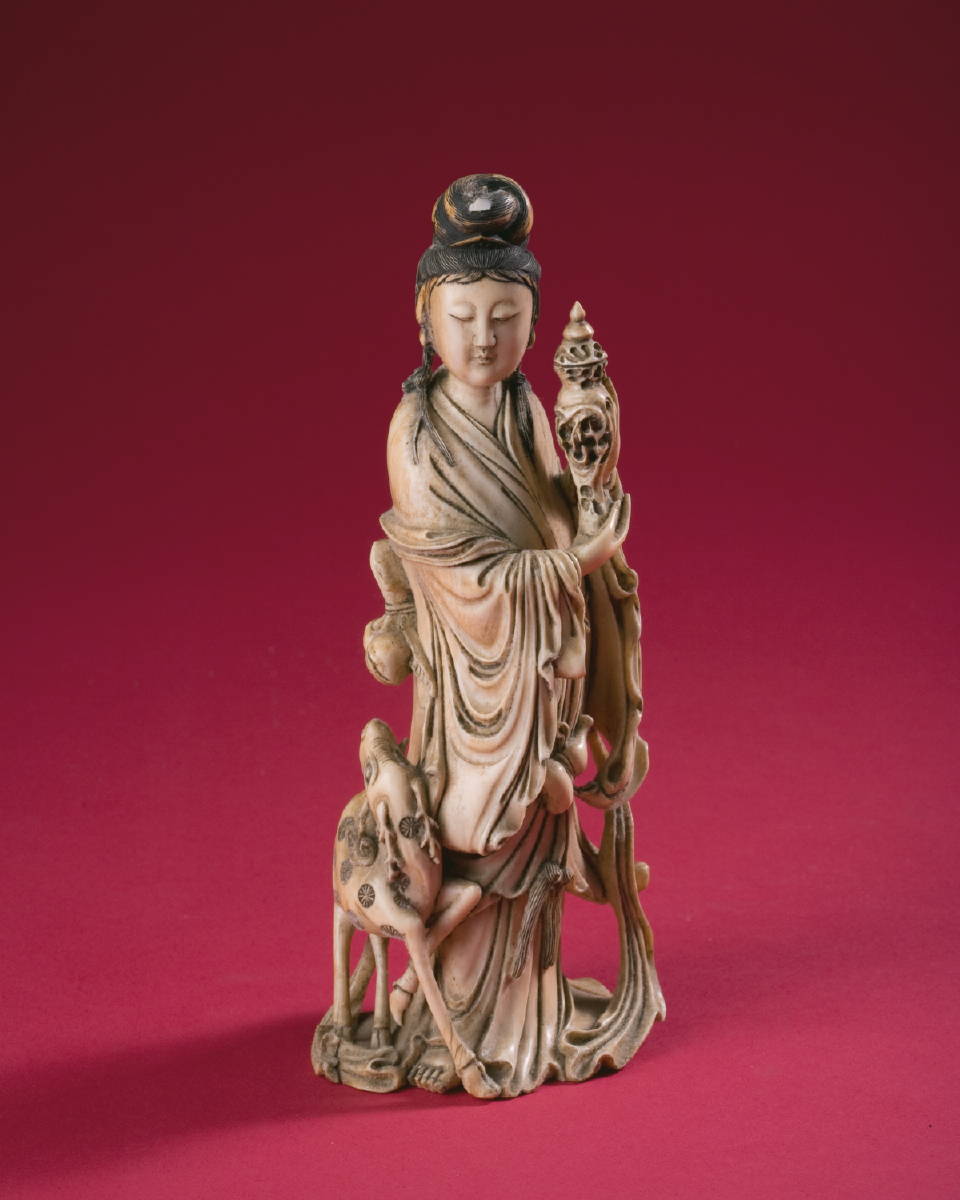 Appraisal: JAPANESE CARVED IVORY FIGURE OF A GIESHA HOLDING AN URN