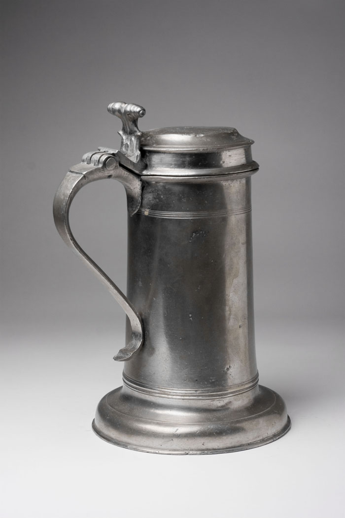 Appraisal: PEWTER FLAGON LONDON ENGLAND CIRCA - Maker's mark stamped into