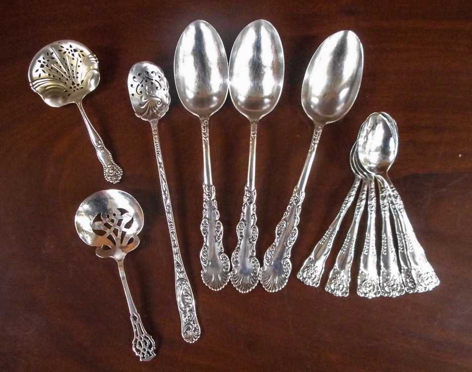 Appraisal: TWELVE STERLING SILVER FLATWARE PIECES set of large tablespoons set