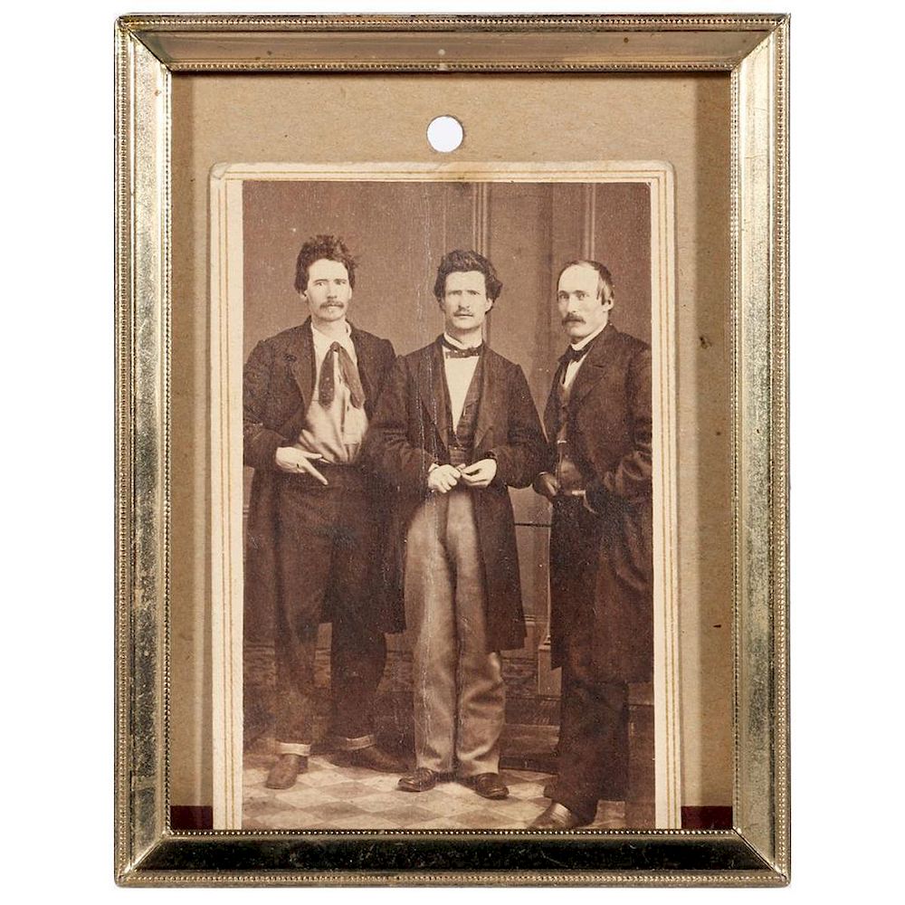 Appraisal: A signed photograph of a young Mark Twain in Virginia