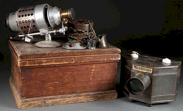 Appraisal: AN EARLY VICTOR ANIMATOGRAPH PROJECTOR AN EARLY VICTOR ANIMATOGRAPH PROJECTOR