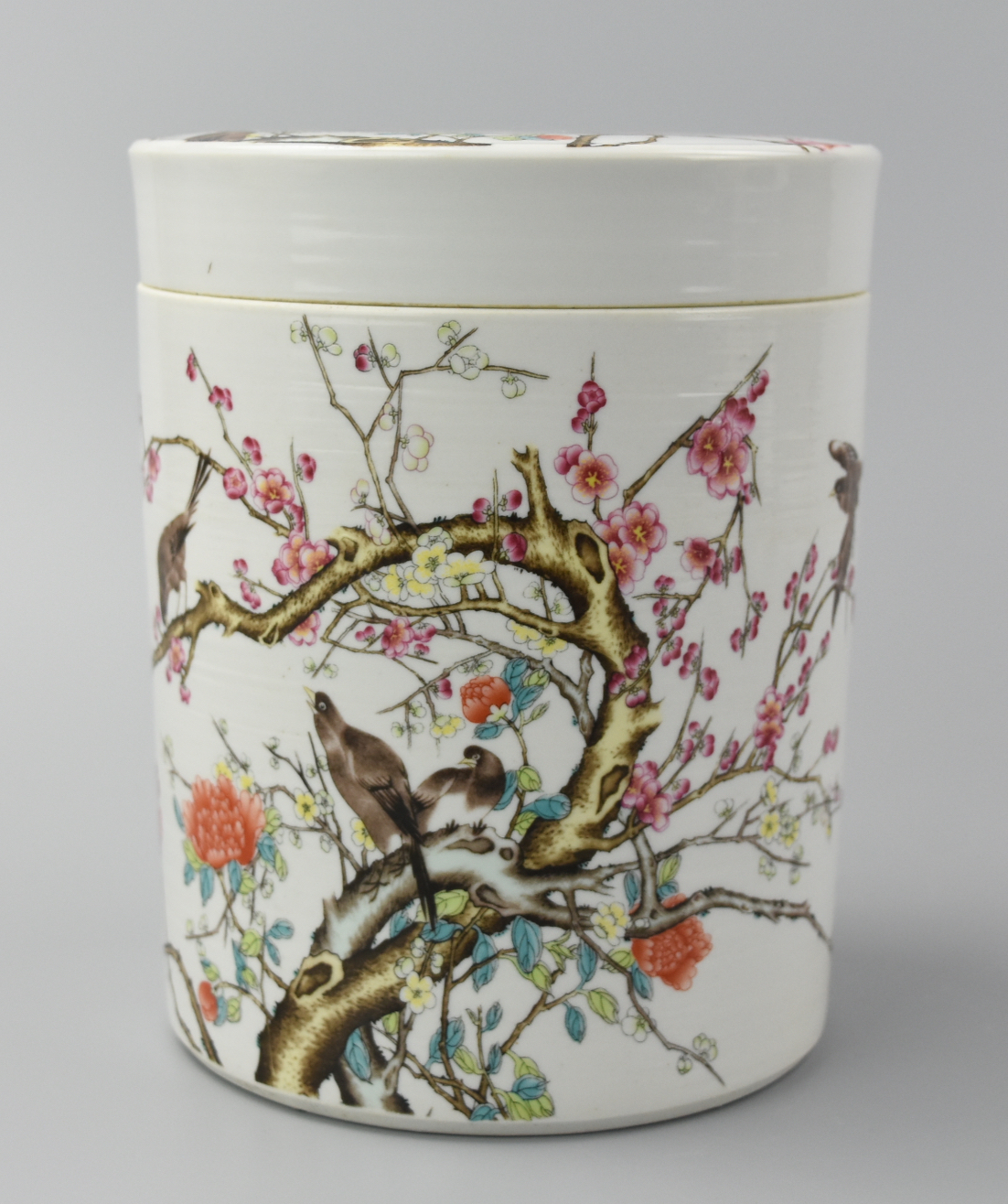 Appraisal: CHINESE FAMILLE ROSE JAR COVER W BIRD S This famille