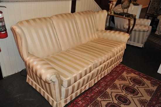 Appraisal: A THREE PIECE QUALITY WINGBACK LOUNGE SUITE OF A DOUBLE