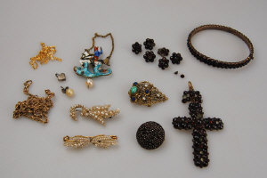 Appraisal: Collection of mixed vintage jewellery items including St George and