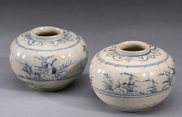 Appraisal: Eight small melon shaped jarlets Late th Early th Century