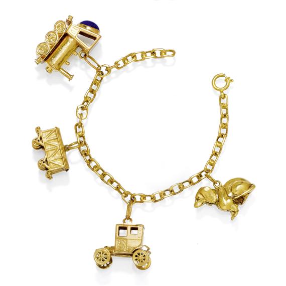 Appraisal: GOLD BRACELET s Yellow gold g Decorative anchor bracelet with