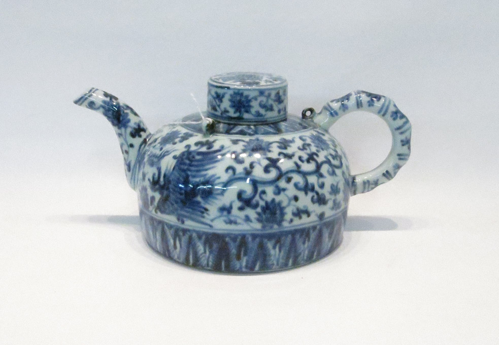 Appraisal: CHINESE MING STYLE PORCELAIN TEAPOT with blue and white glazed