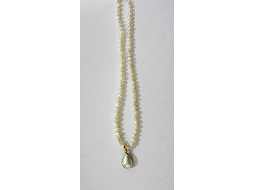 Appraisal: A string of fresh water pearls with detachable ct gold