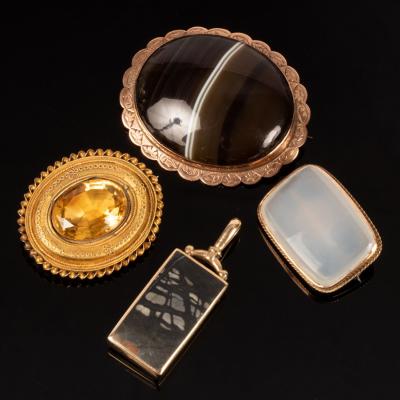 Appraisal: A Victorian banded agate brooch framed in ct rose gold