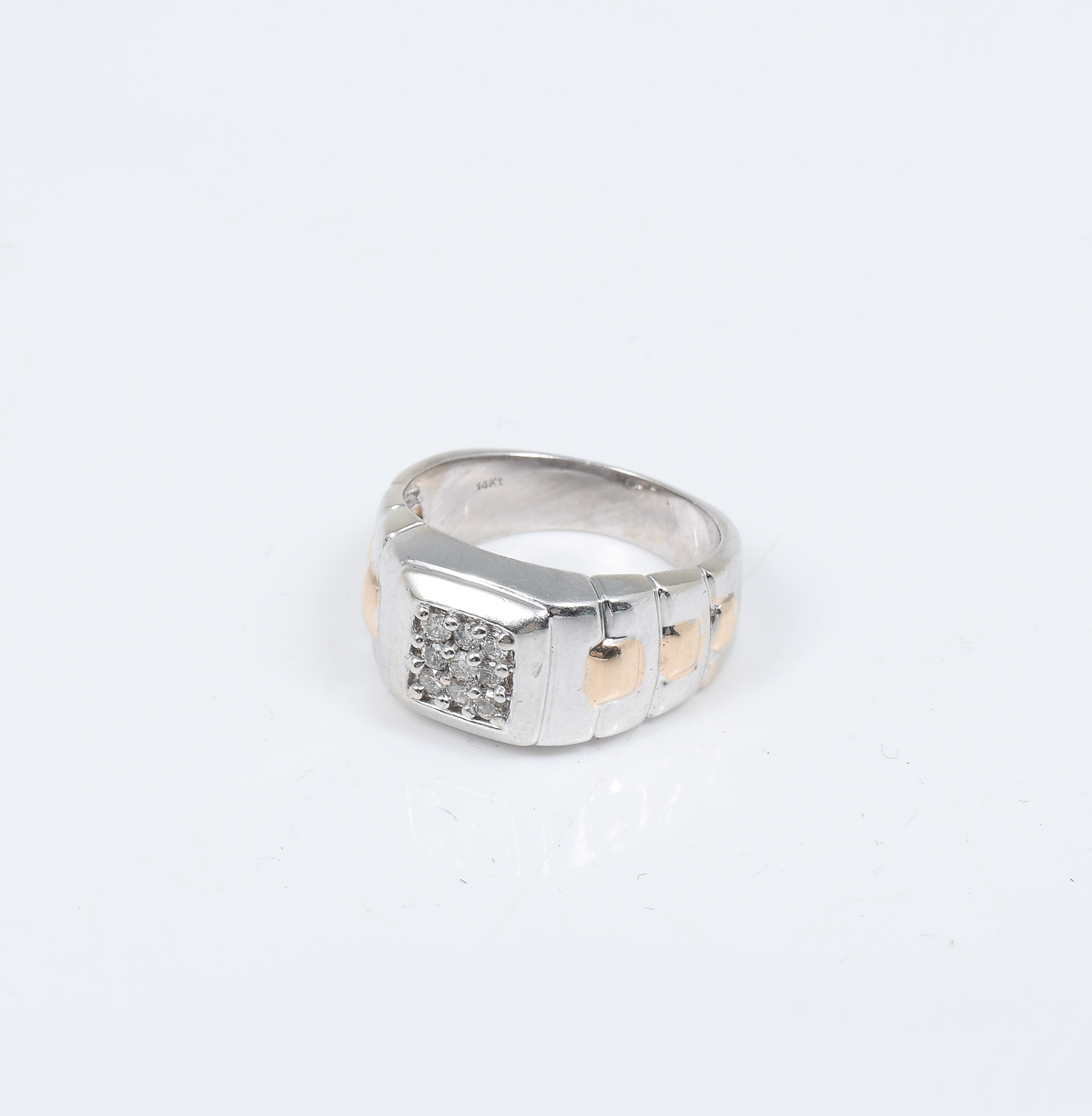 Appraisal: GENTS K DIAMOND RING K white gold diamond ring contains