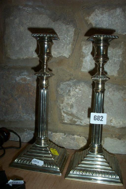 Appraisal: A pair of Georgian brass candlesticks with fluted columns and