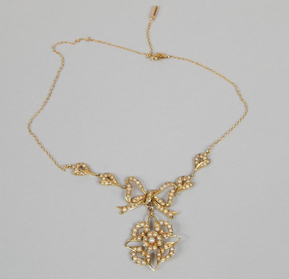 Appraisal: An Edwardian seed pearl set openwork necklace floral and ribbon