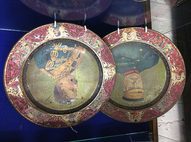 Appraisal: A PAIR OF BOER WAR COMMEMORATIVE CIRCULAR TIN PLATES each