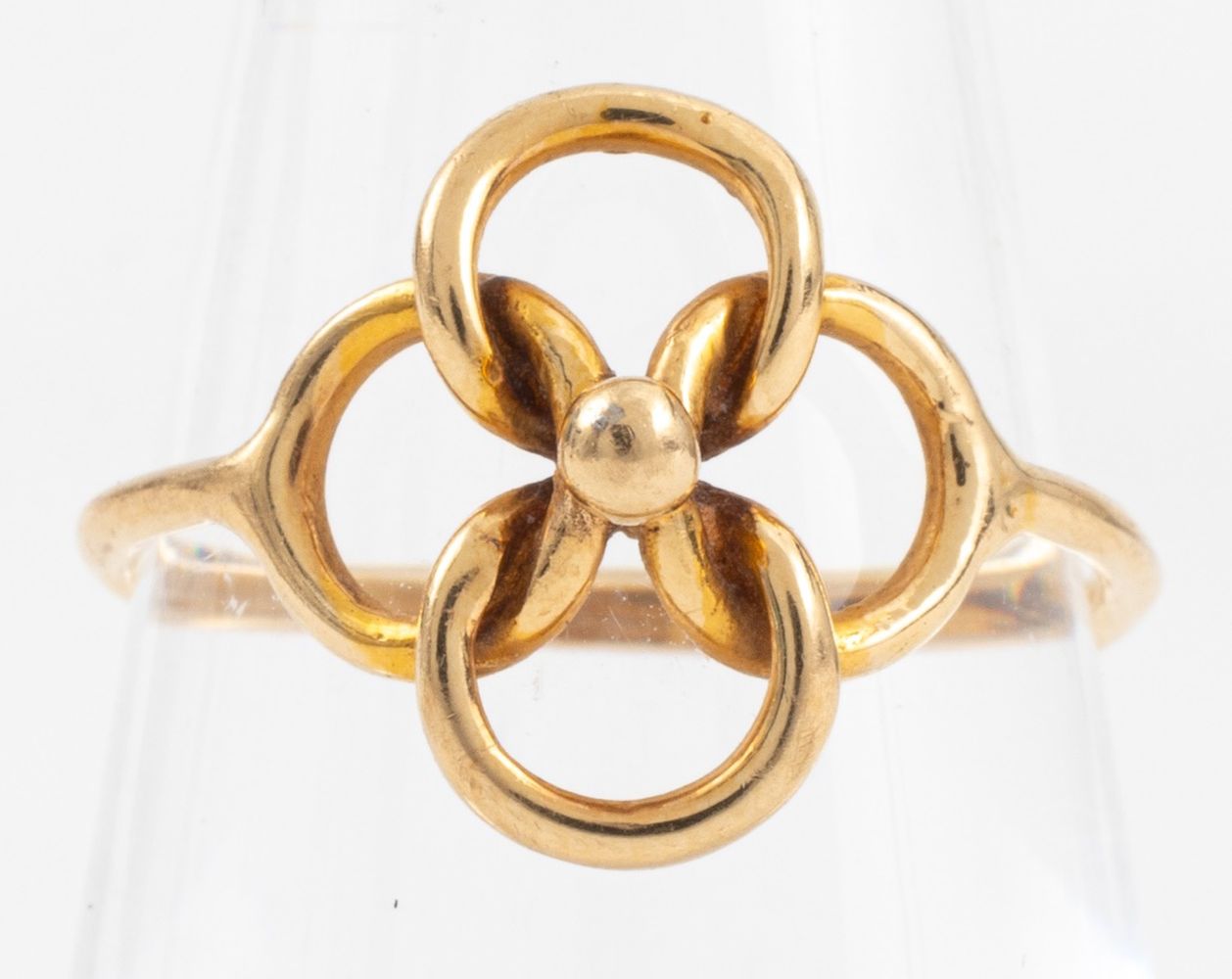 Appraisal: K YELLOW GOLD KNOT RING K yellow gold ring brightly