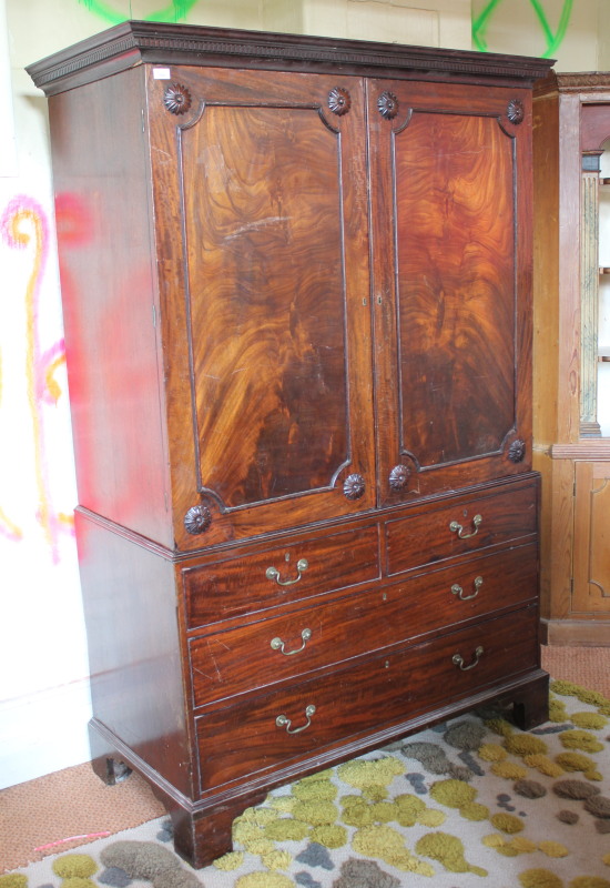 Appraisal: A George III mahogany linen press with dentil moulded cornice