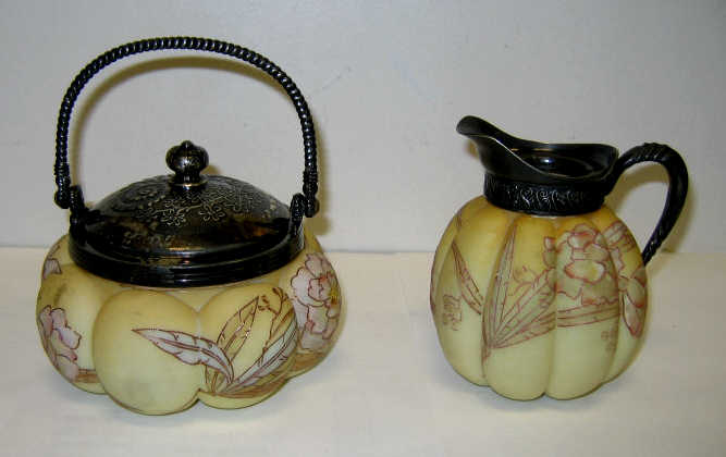 Appraisal: TWO PIECES MT WASHINGTON 'COLONIAL WARE' GLASS A lidded sugar