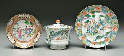 Appraisal: Three pieces Chinese export porcelain lidded famille verte bowl tub