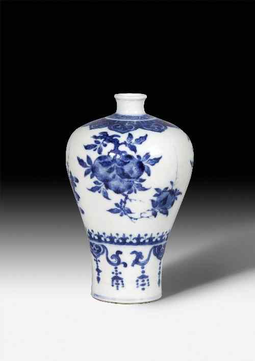 Appraisal: A Chinese blue and white 'soft-paste' porcelain Meiping vase painted