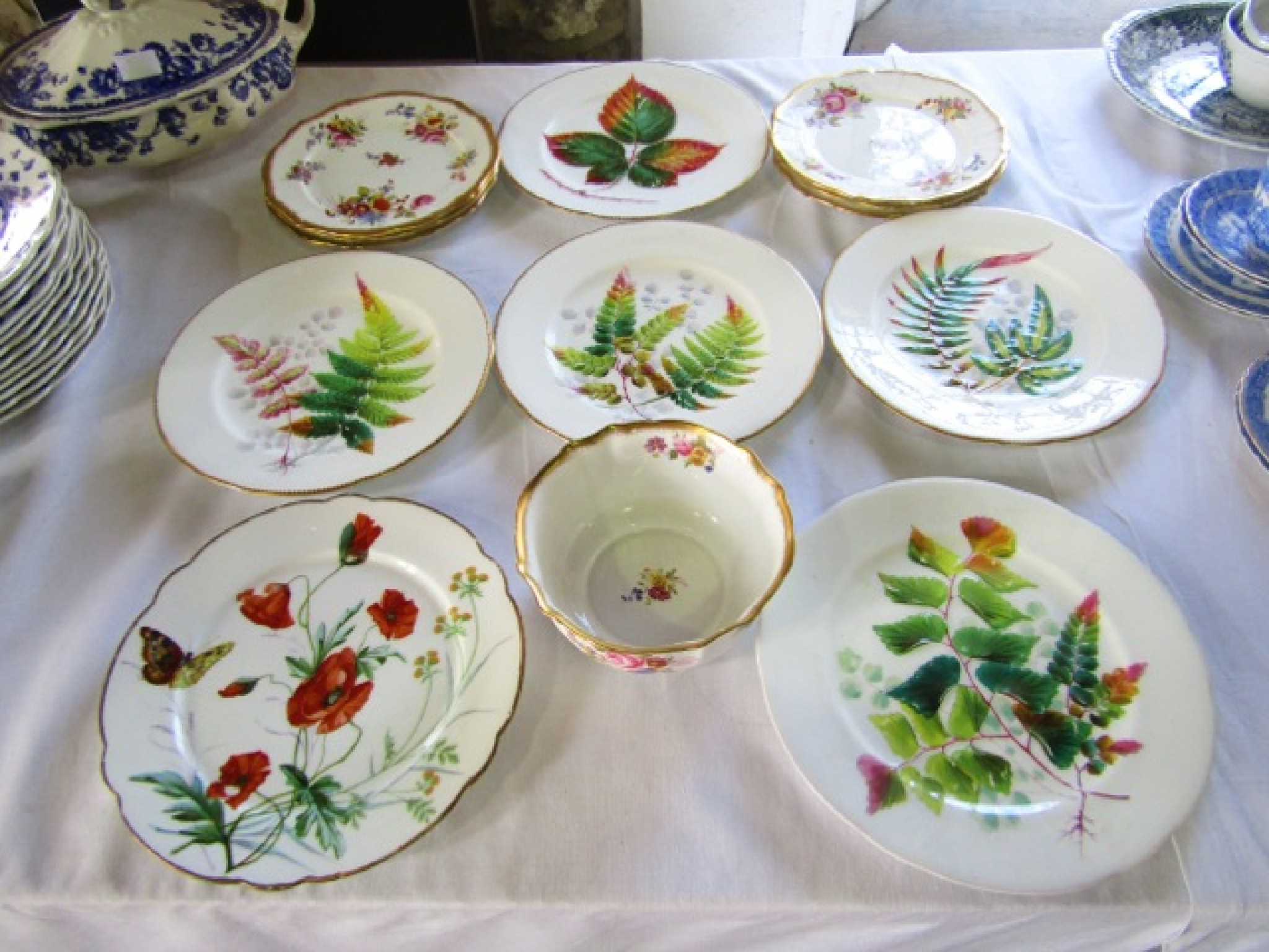 Appraisal: A set of four Victorian Minton type dessert plates with