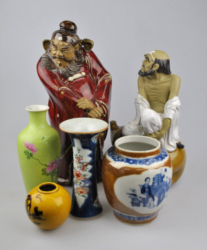 Appraisal: Mixed lot of Chinese porcelain including two figures