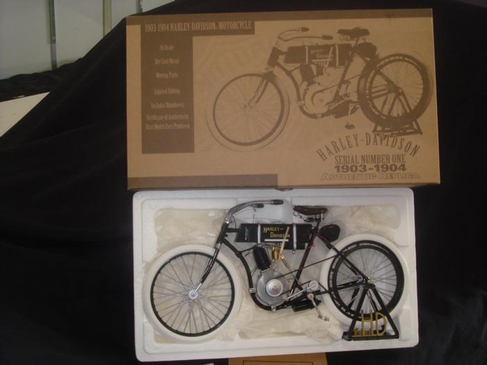 Appraisal: - Harley Davidson diecast replica model scale original box l