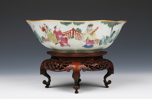 Appraisal: A CHINESE PORCELAIN EIGHT SIDED BOUGH POT with polychrome enamel