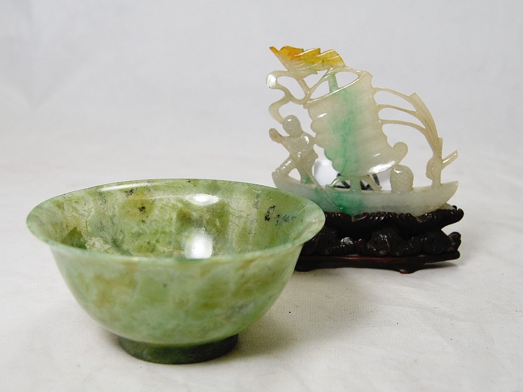 Appraisal: A Chinese green hardstone carved small bowl with averted rim