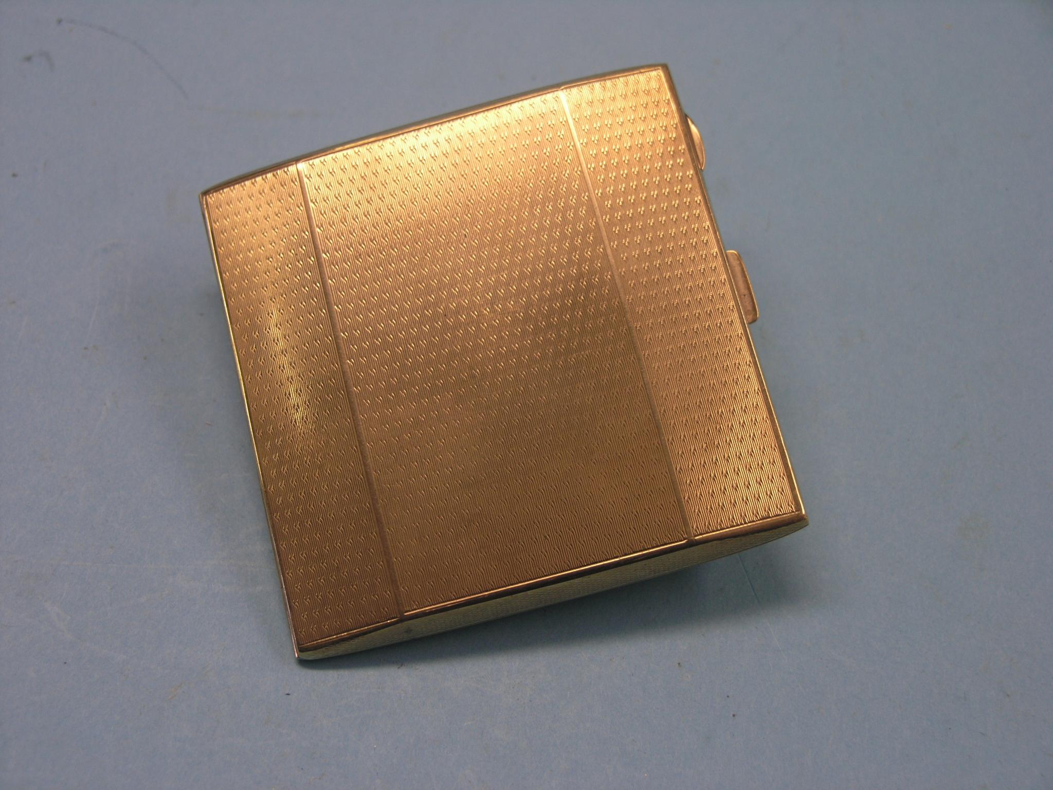 Appraisal: An engine-turned ct gold cigarette case Birmingham grams