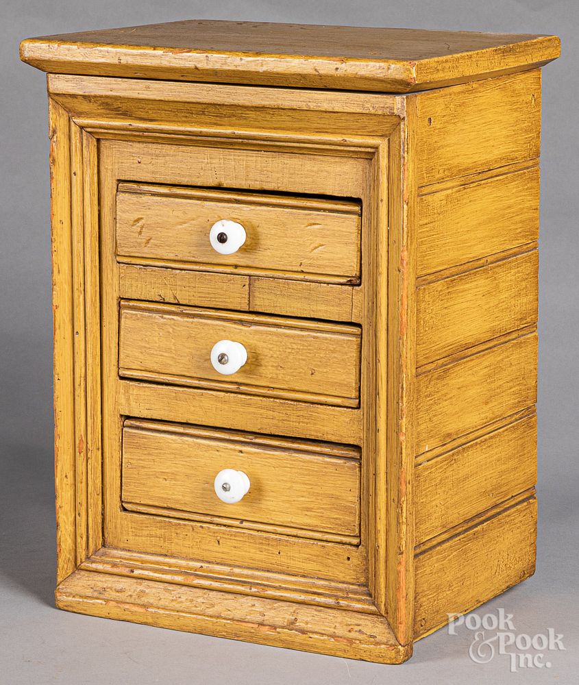 Appraisal: Small painted pine chest late th c Small painted pine