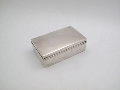 Appraisal: A late-Victorian silver cigarette box by Walter Raymond London plain