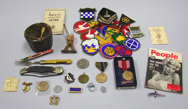 Appraisal: Lot consists of miscellaneous US patches medal insignia metals and