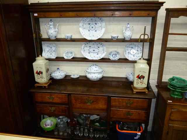 Appraisal: A TH CENTURY OAK DRESSER with plate rack above the