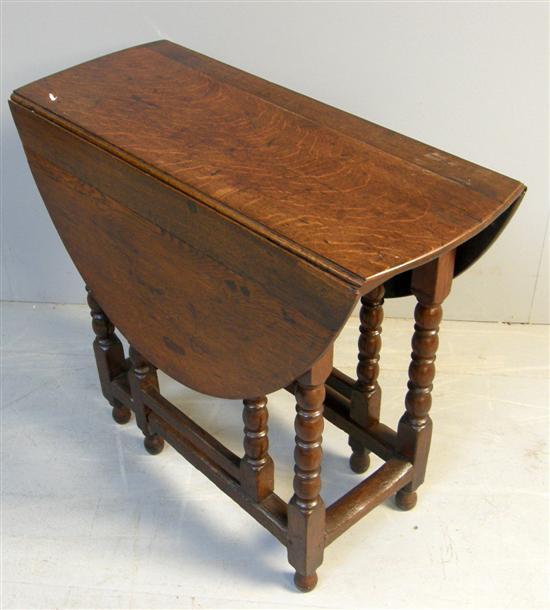 Appraisal: th century oak gateleg table with frieze drawer on bobbin