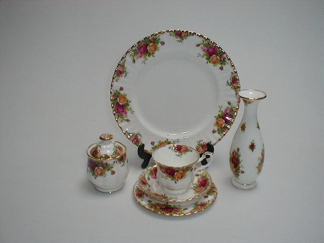 Appraisal: A Royal Albert Old Country Roses tea and dinner service