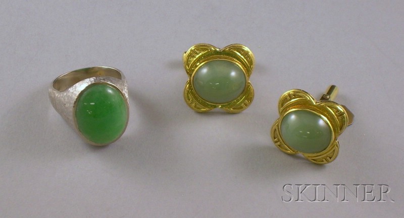 Appraisal: Two Gentleman's Jadeite Jewelry Items a gold ring and a