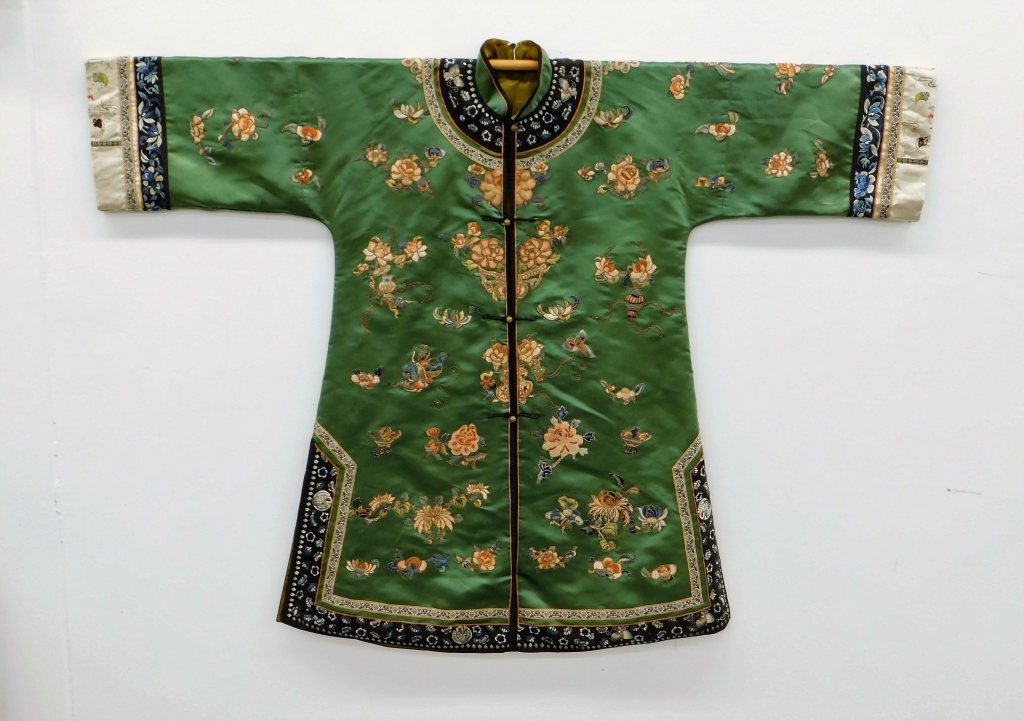 Appraisal: CHINESE QING DYNASTY FORBIDDEN STITCH SILK ROBE China Qing DynastyRich