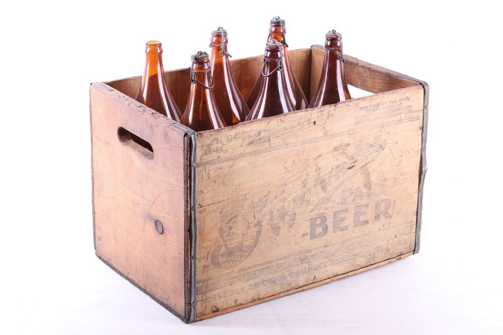 Appraisal: Missoula MT Highlander Beer Crate oz Bottles For your consideration